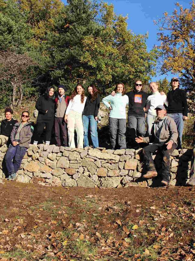 Chantier participatif pour la rénovation de murs en pierres sèches